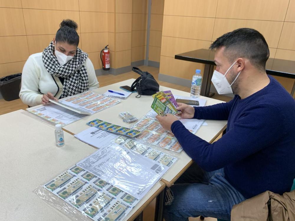 Luz María Aguilera  y Jesús Poyón durante el curso de formación en Sevilla