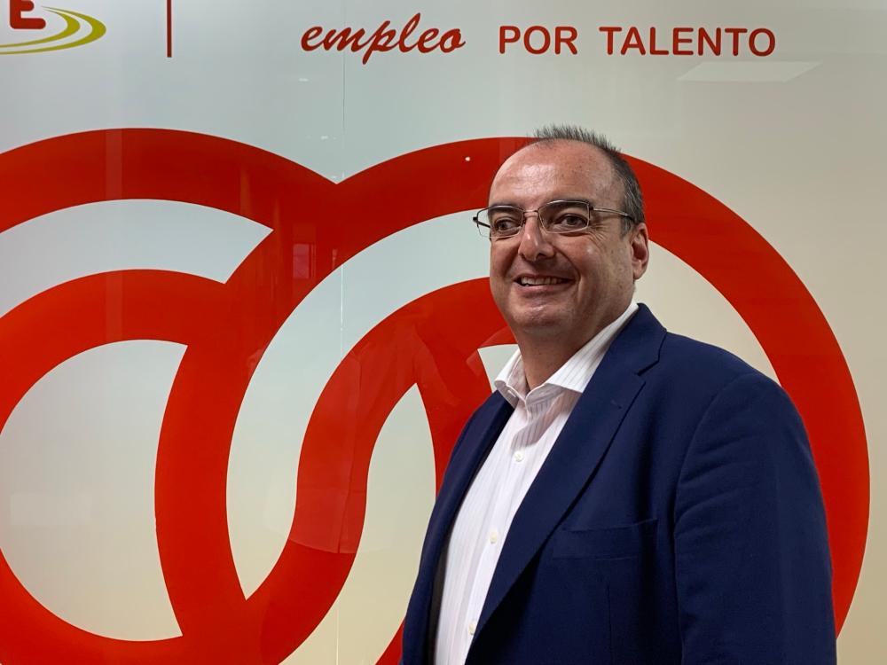 El presidente del Metro de Málaga explica a los afiliados malagueños los avances en accesibilidad