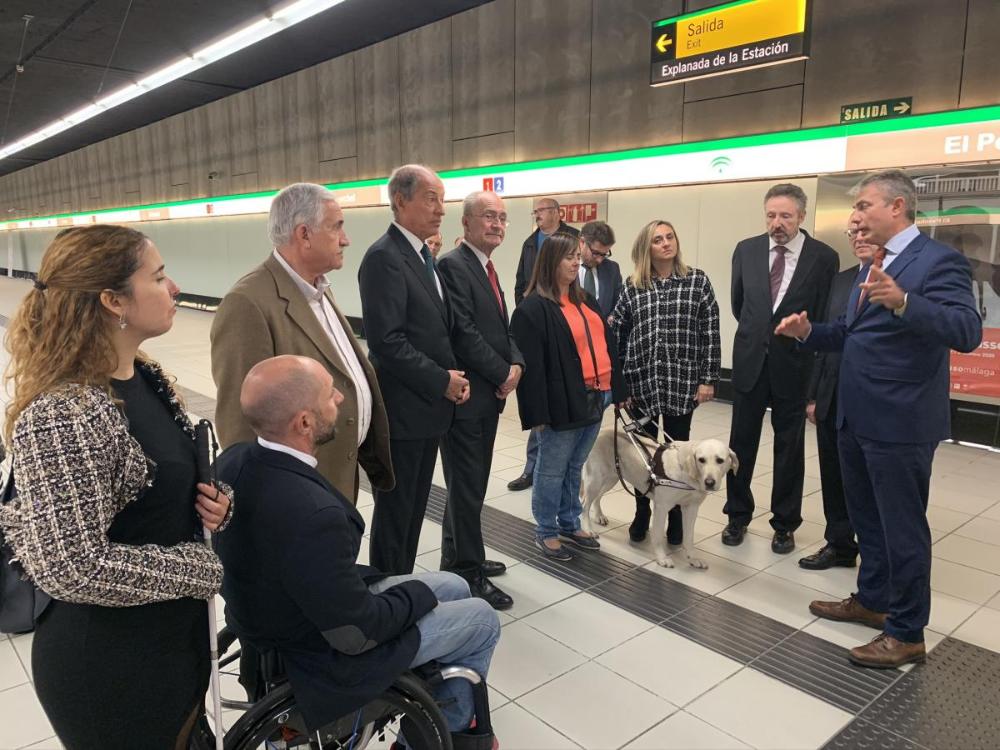 Las autoridades se detuvieron en distintos puntos de la estación para comprobar su accesiblidad