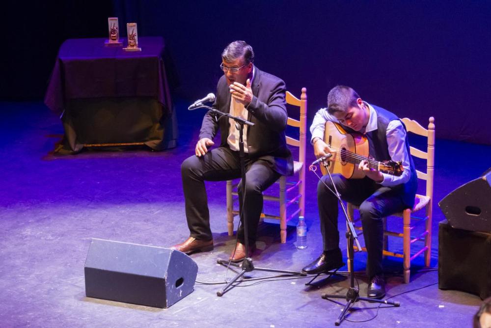 David Campaña acompañó al cante de Antonio Montes