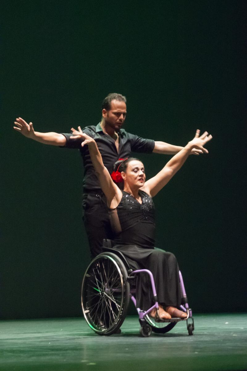 Galán es Premio Solidarios ONCE 2016 y cosechó un gran éxito en la pasada Bienal de Sevilla que se abrió con su flashmob inclusivo