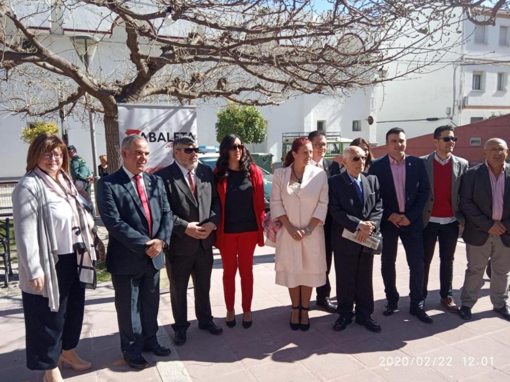 Foto de familia entre los distintos representantes de la ONCE asistentes al acto