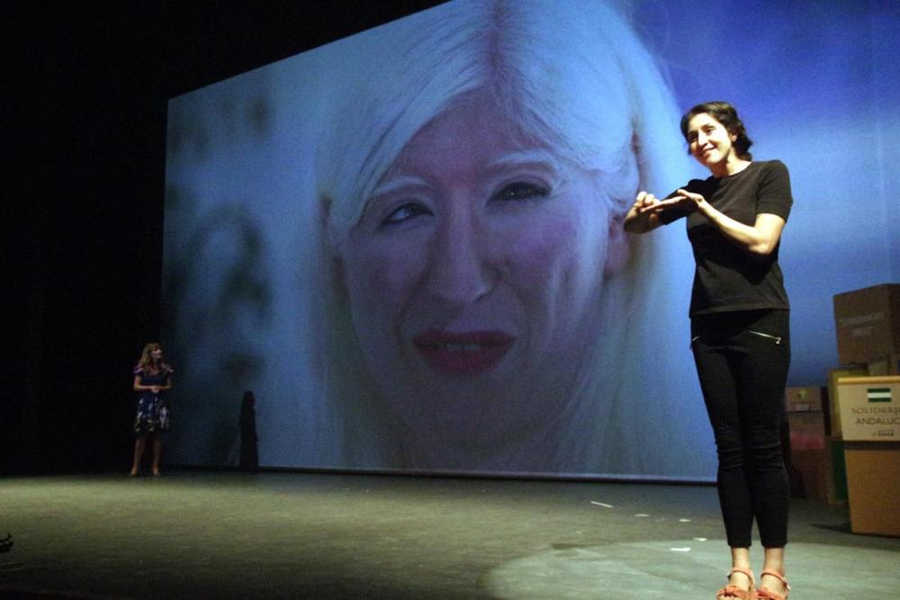 La afiliada Patty Bonet copresentó la gala vía online junto a Laura Ferrer