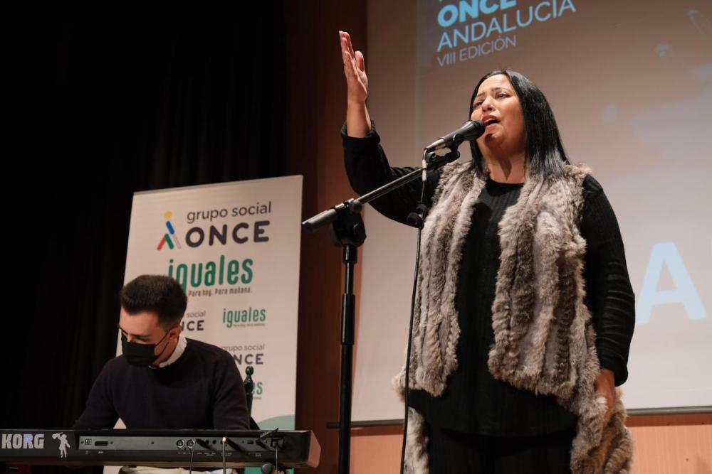 Cori Ramírez interpretó 'Algo especial en ti', junto al teclista Juan Romero