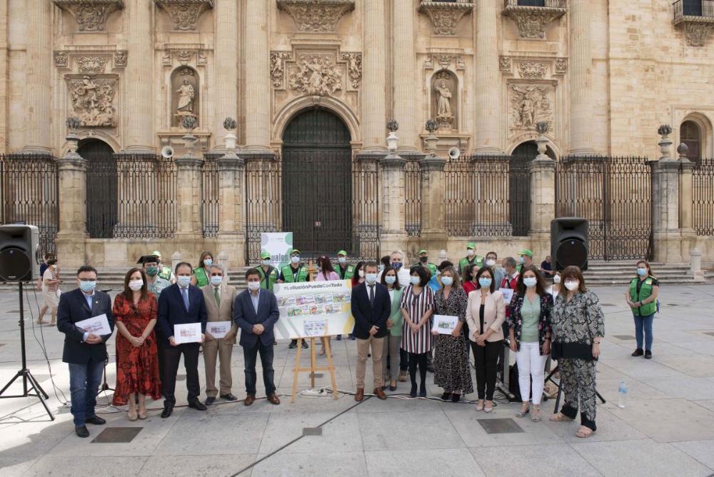 Foto de familia de la presentación en Jaén
