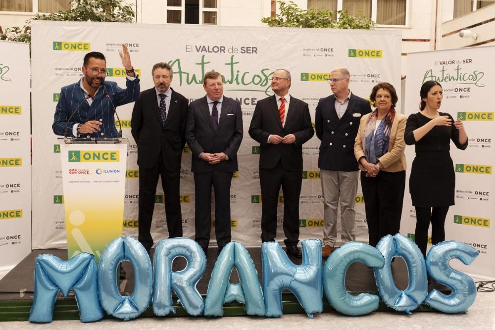 Saludo torero del presentador del acto, Pepe Da Rosa, al público