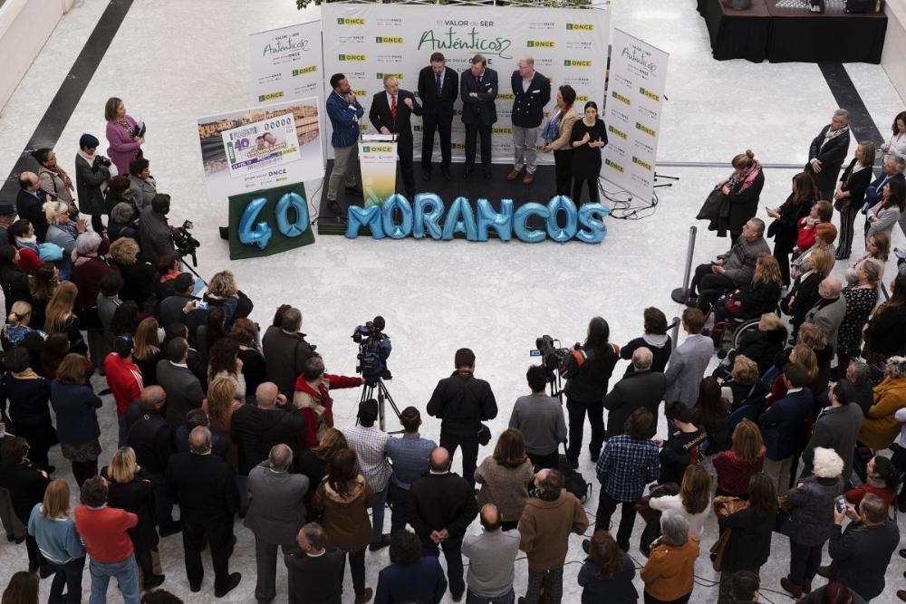 Vista general del patio de la Delegación Territorial durante la presentación en sociedad del cupón de Los Morancos