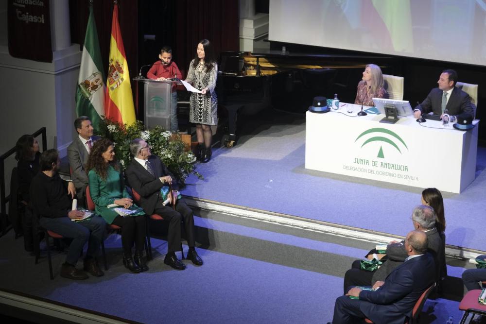Los premiados escucharon muy atentos las palabras de Manuel Martín