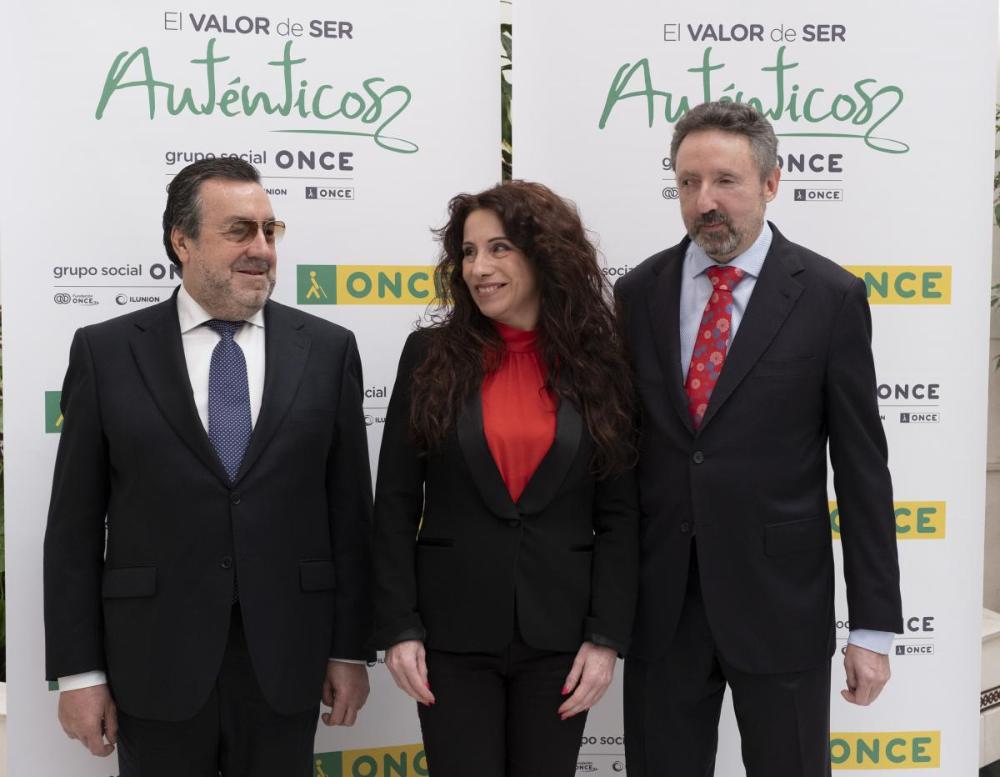 La consejera de Igualdad, el presidente de la ONCE y el delegado territorial comparecieron ante los medios antes del comienzo del acto