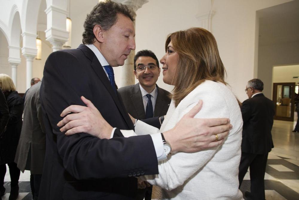 Saludo entre la presidenta de la Junta y el delegado territorial de la ONCE