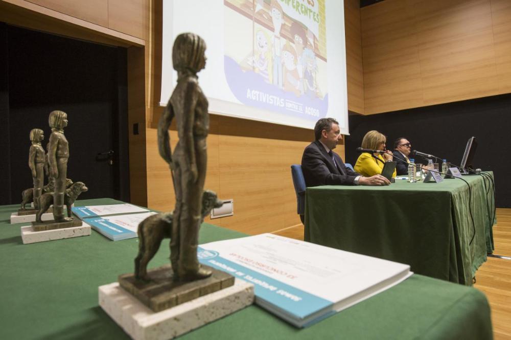 Imagen de las esculturas que se llevaron los colegios ganadores