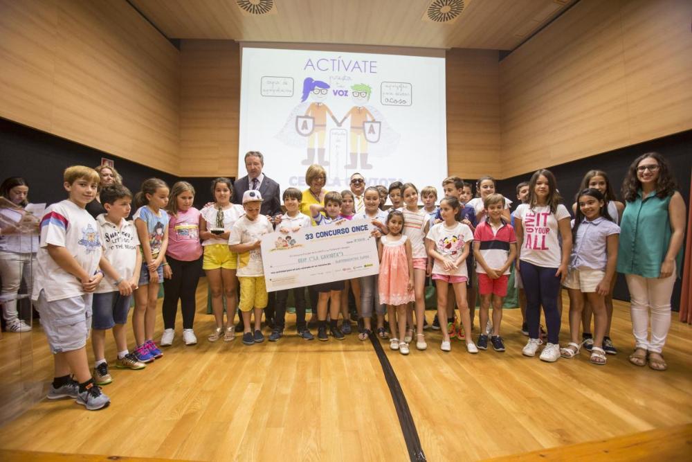 Imagen de familia del colegio La Gaviota de El Puerto de Santa María. Ganadores en la categoría A