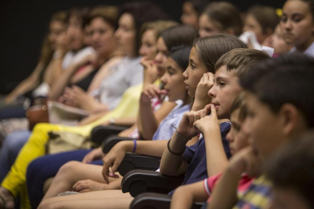 Los alumnos siguieron muy atentos el desarrollo del acto