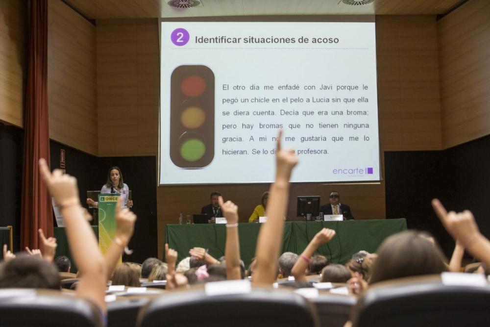 Entre entrega de premios y entrega de premios los alumnos ganadores tuvieron que pensar en alto para manifestarse contra todo tipo de maltrato y acoso