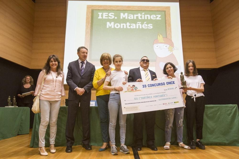 Foto de familia de los ganadores en la categoría C, IES Martínez Montañés de Sevilla