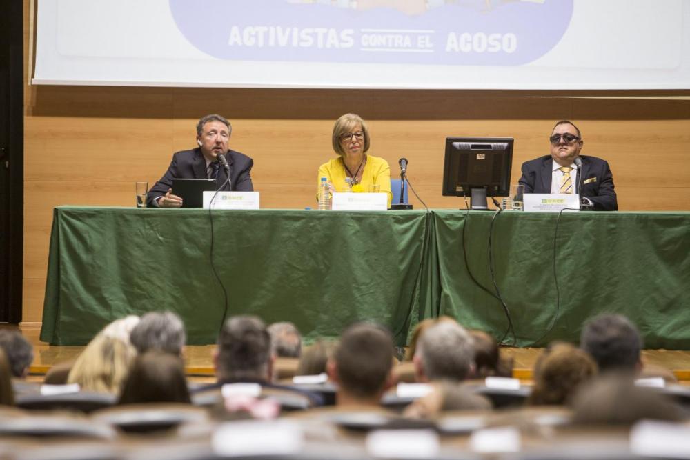 Vista general de la presidencia del acto, con el delegado territorial, la consejera de Educación y el vicepresidente del Consejo Territorial