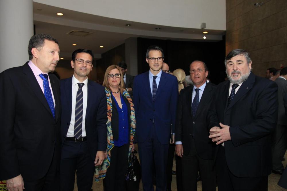 El alcalde de Granada con los representantes de la ONCE finalizado el acto