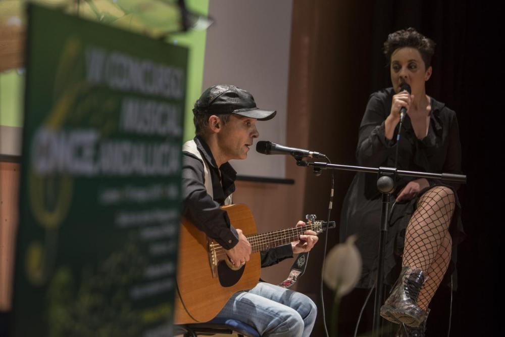 Actuación del dúo María José y Pedro, de Granada, con Pedro Morillas y María José Muñoz