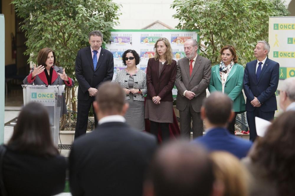 la consejera de Igualdad y Políticas Sociales de la Junta de Andalucía, María José Sánchez Rubio dedicando unas palabras contra la violencia de género