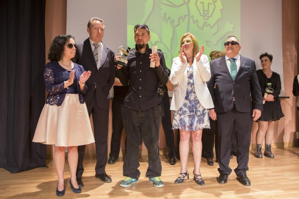 Entrega del primer premio en la categoría de solista al almeriense Raúl Martínez