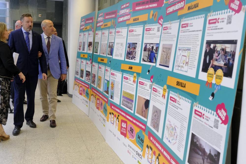 Imborda y Martínez visitan la exposición de los trabajadores ganadores en Andalucía