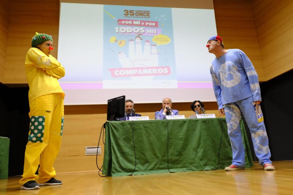 Orozú parodió potenciales situaciones de discriminación para poner el foco en el recreo inclusivo