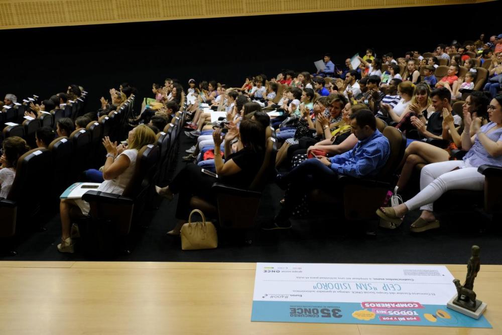 Otra perspectiva del salón de actos durante la entrega de premios