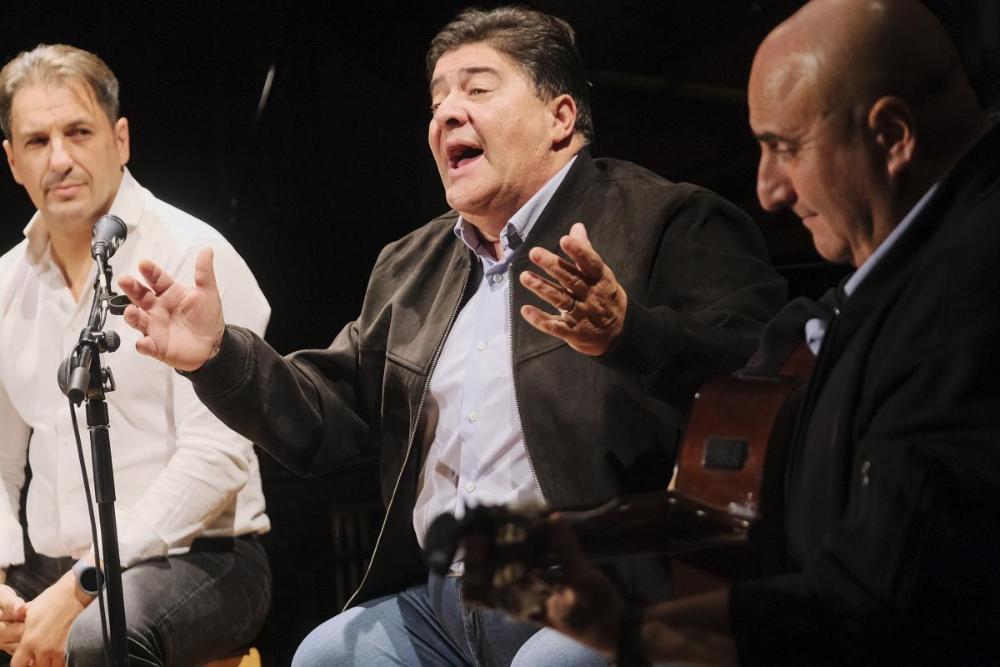 El Mani estuvo acompañado a la guitarra por El Didi y al toque por El Canasta