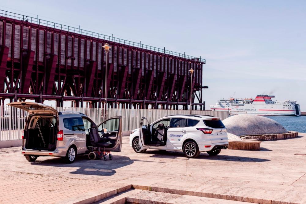 Vista de la exposición donde se pudieron ver varios modelos de coches adaptados.