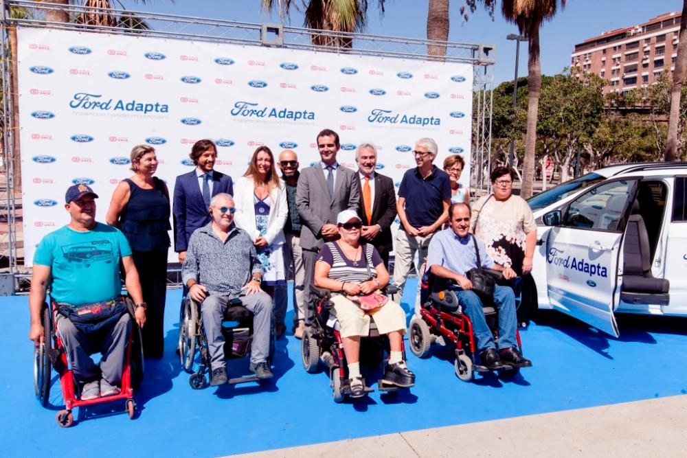 Algunos usuarios de silla de ruedas y con movilidad reducida acudieron al evento y realizaron una demostración.