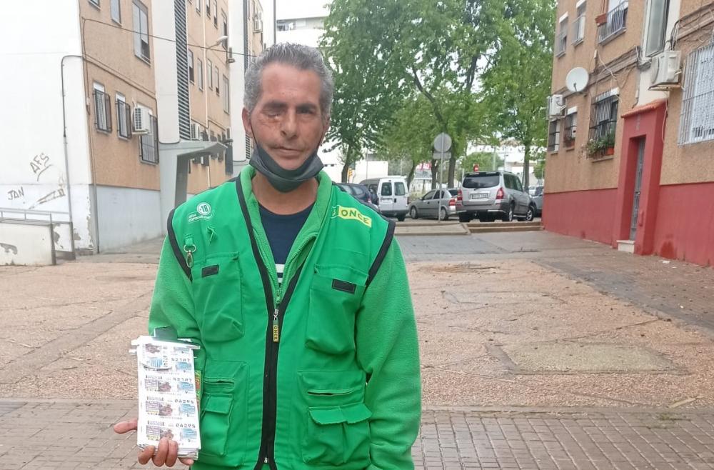 Agustín Fernández, vendedor de la ONCE en Aljaraque (Huelva)