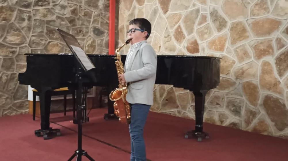 El saxo tampoco faltó a la cita de este I Encuentro Musical del CRE de Sevilla, de la mano de Rodrigo Rajoy