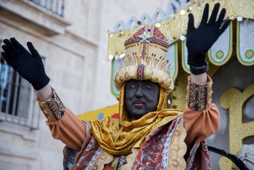 El Rey Baltasar, se mostró feliz en todo momento durante toda la Cabalgat