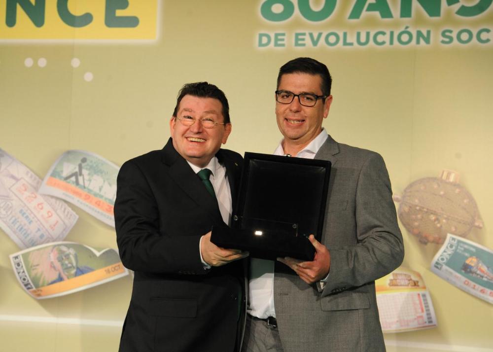 Ismael Barrera, de Conil, con Ángel Sánchez