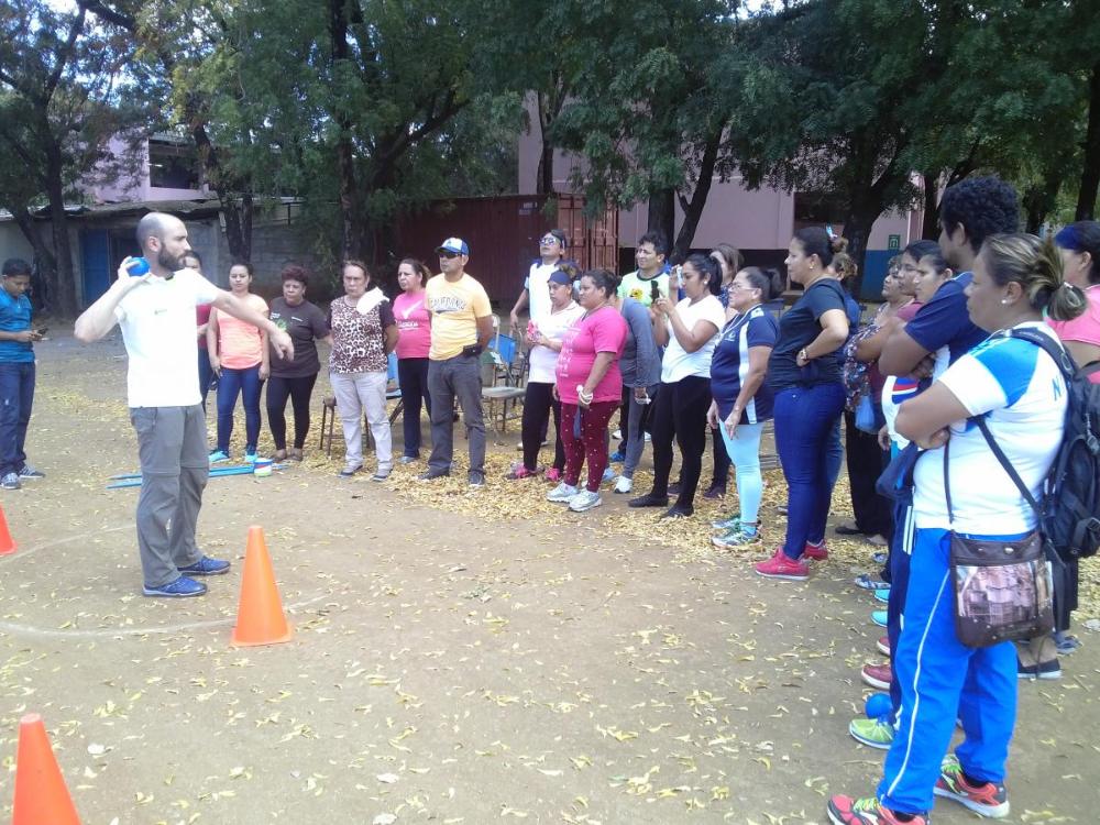 Antolín dio clases sobre el tiro de peso