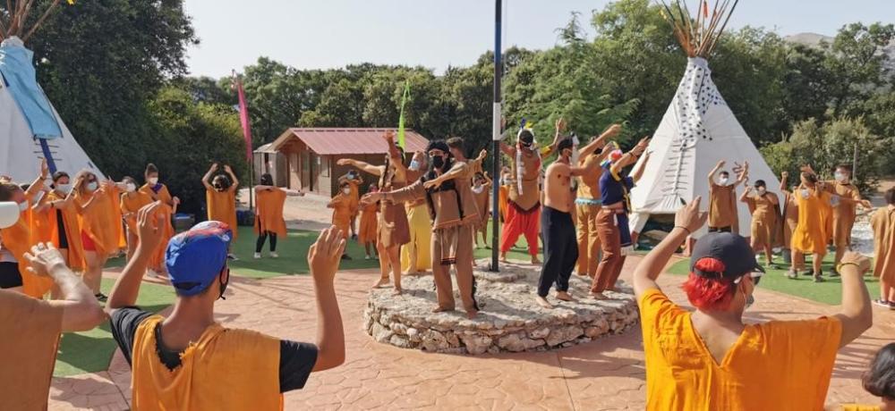 Los más pequeños disfrutaron al máximo con el campamento indio que organizaron