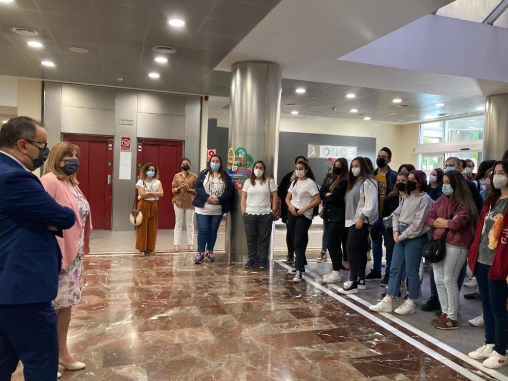 Alumnos del Ciclo Formativo de Grado Superior de Mediación e Interpretación visitan la sede de la ONCE