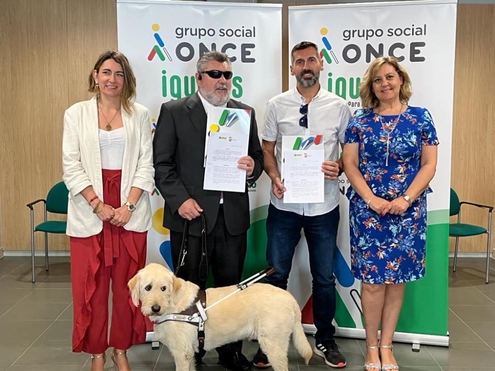 Alberto Morillas y Diego Ferrón junto a la directora de la ONCE en Almería, María Jesús Segovia y la consejera territorial Gemma Pozo