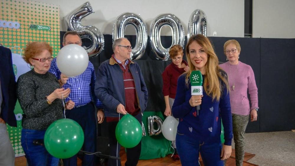 La periodista de AD, Inés Porro, preparada para la primera conexión en directo | Reportaje gráfico: Andrés Torreadrado 