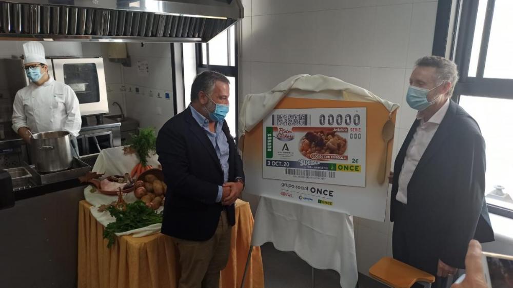 El delegado territorial de la ONCE y el de Empleo de la Junta en Cádiz presentaron este primer cupón de la colección