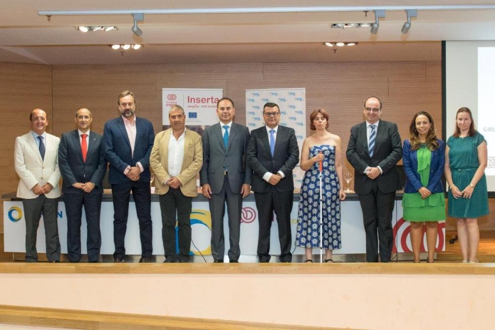Los representantes de Fundación ONCE y el Grupo SSG tras la firma del Convenio Inserta