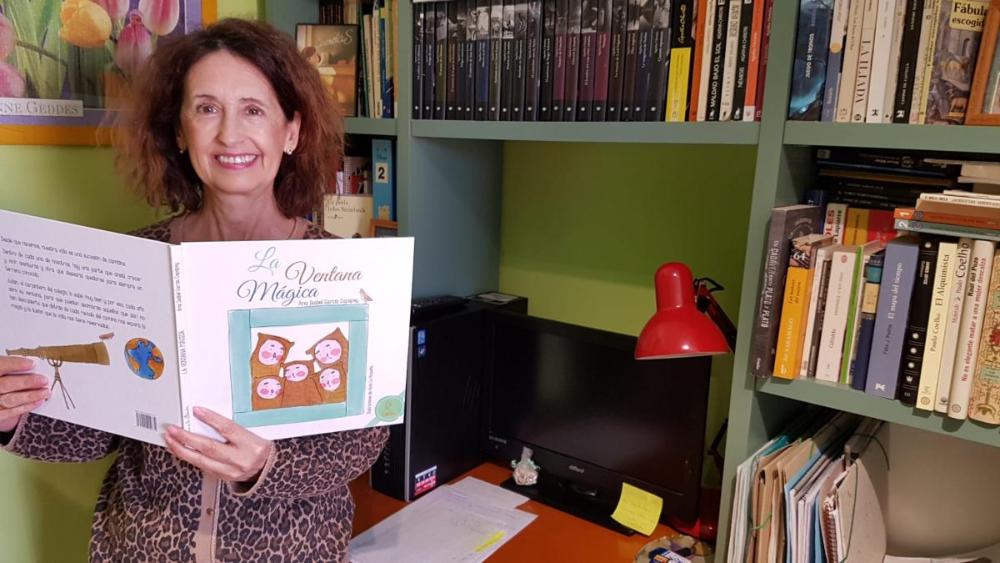 Elisa Poyatos, maestra de la ONCE en Almería