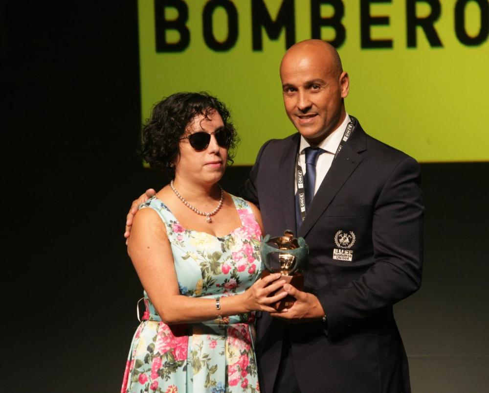 El vicepresidente y responsable del Área de Catástrofes de BUSF en Huelva recogió el premio de manos de la presidenta del Consejo Territorial de la ONCE en Andalucía, Ceuta y Melilla | Reportaje gráfico: Javier Regueros