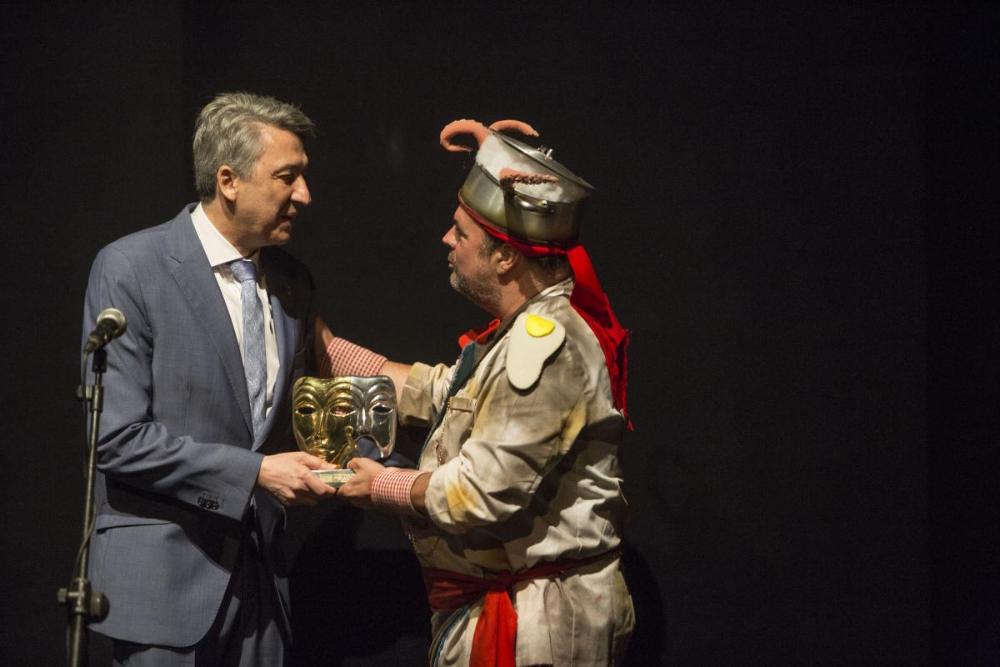 El director de la ONCE en Cádiz, Alberto Ríos, fue el encargado de entregar los Premios Fermín Salvochea 2020