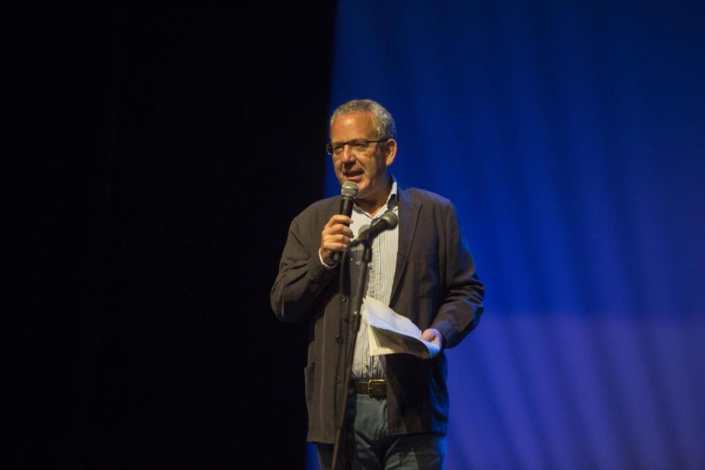 El periodista Fernando Casas fue el encargado de presentar y conducir la Gala