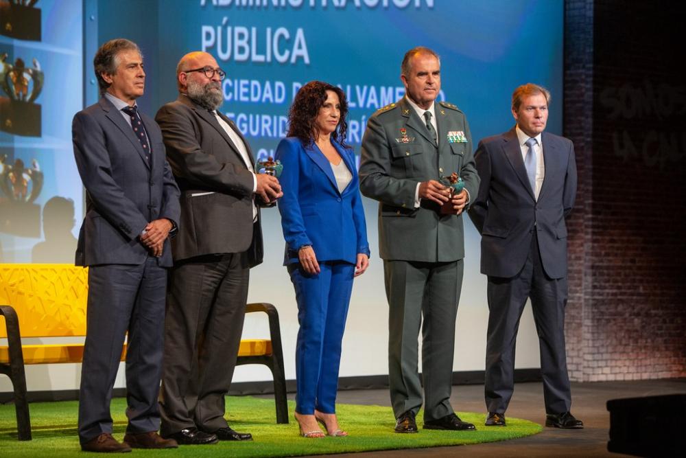 La consejera de Igualdad con los máximos responsables de Salvamento Marítimo y el jefe de la 4ª Zona de la Guardia Civil