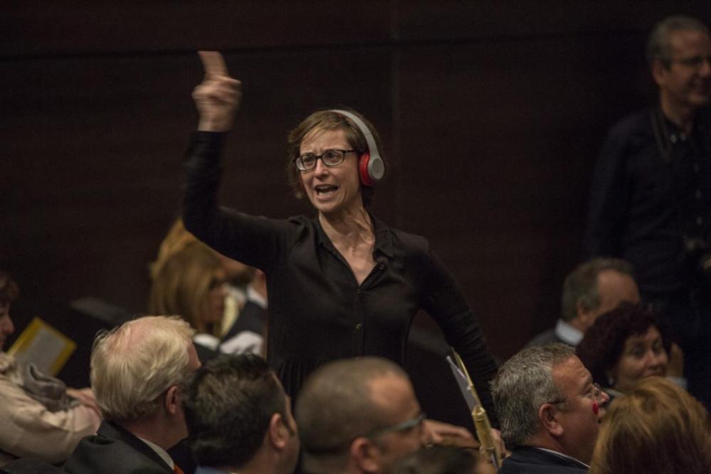Orozú irrumpió en el patio de butacas al inicio de la gala para sorpresa del público
