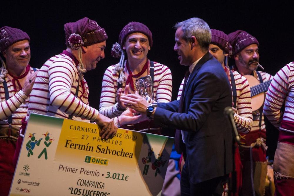 El subdelegado del Gobierno en Cádiz entrega el primer premio Fermín Salvochea 2019 a la Comparsa Los Luceros