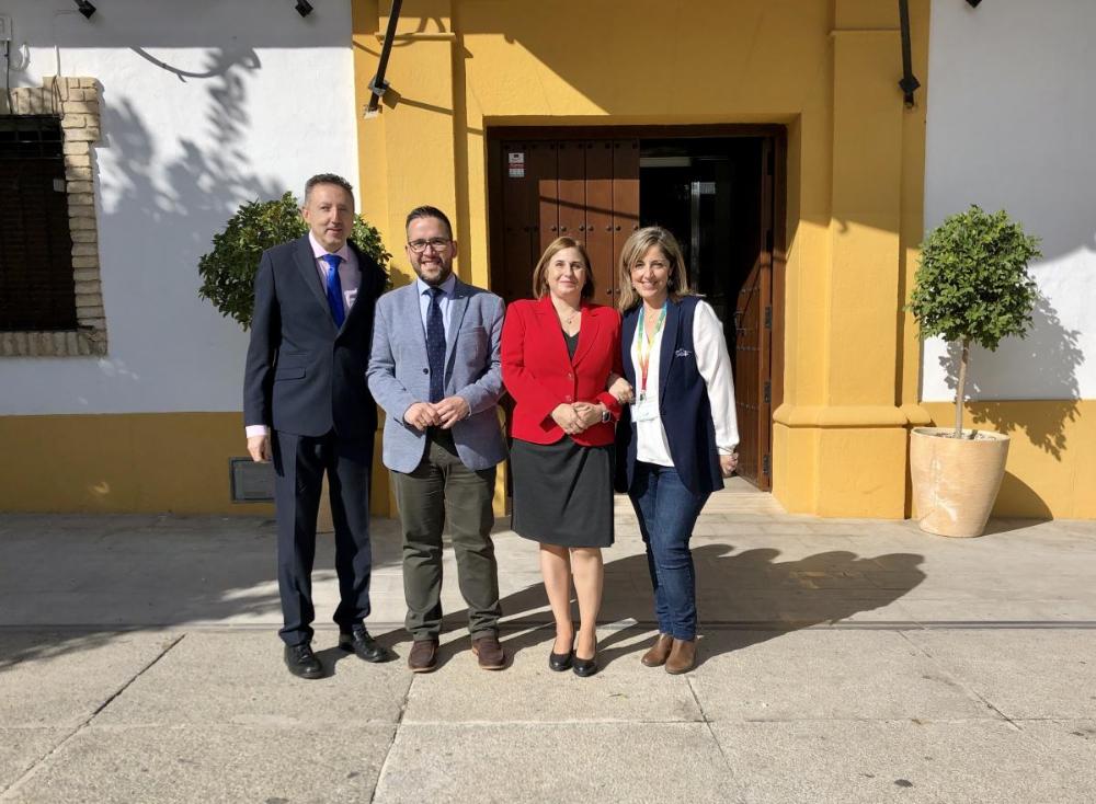 Posado gráfico tras la firma del acuerdo de colaboración entre el Grupo Social ONCE y el Ayuntamiento de Santaella