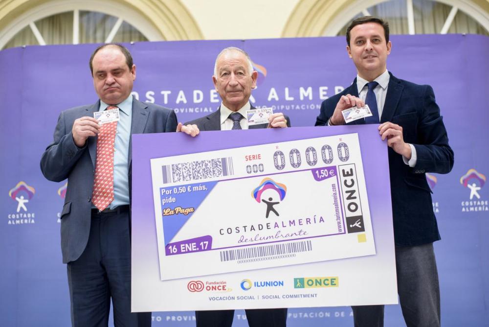 El presidente y vicepresidente de la Diputación de Almería con el director de la ONCE en Almería 